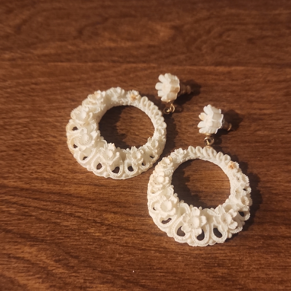 Elegant Womans Cream Lace Earrings Molded Floral Posts